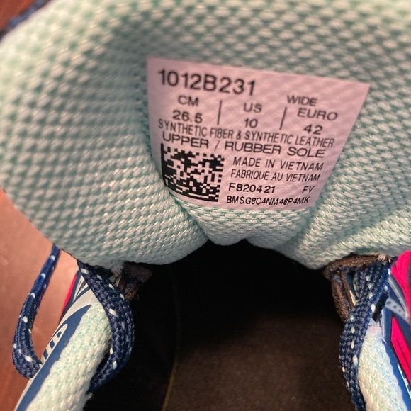 ASCIC TENNIS SHOES - Picture 7 of 7